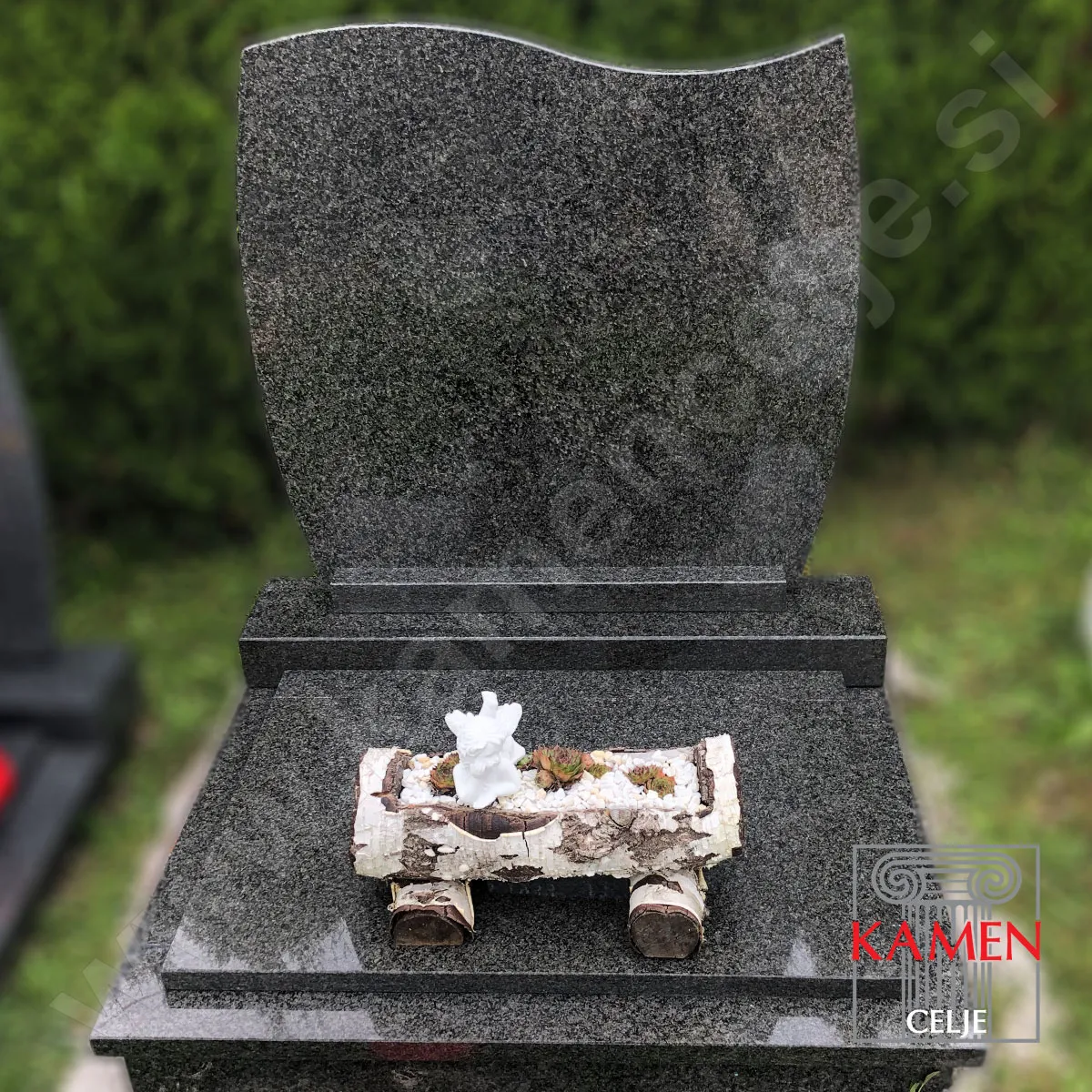 Kamen Celje - Žarni spomenik 18